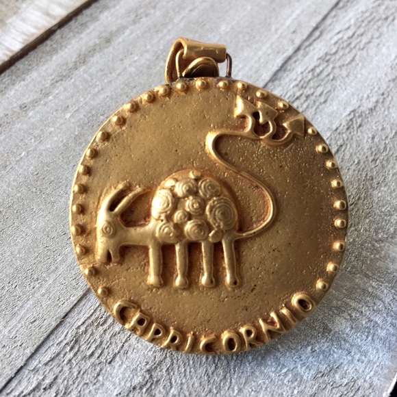 Artesian Peruvian Medallion - Picture 1 of 6